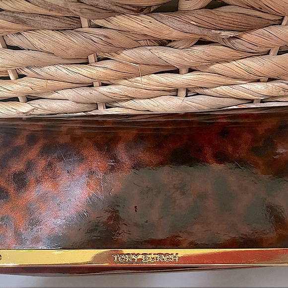 Authentic Tory Burch vintage tortoise shell sunglasses w/original case. - Picture 10 of 10